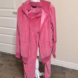 Track Suit hot pink XL wide leg fits loosely , gently used.